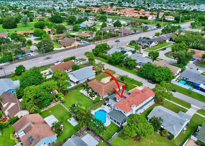 5 Bedroom Mansion With Pool And Non-Heated Jacuzzi Games In Boynton Beach