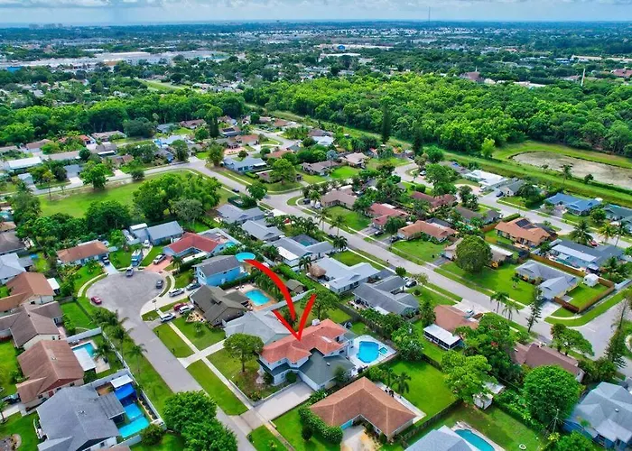 5 Bedroom Mansion With Pool And Non-Heated Jacuzzi Games In Boynton Beach