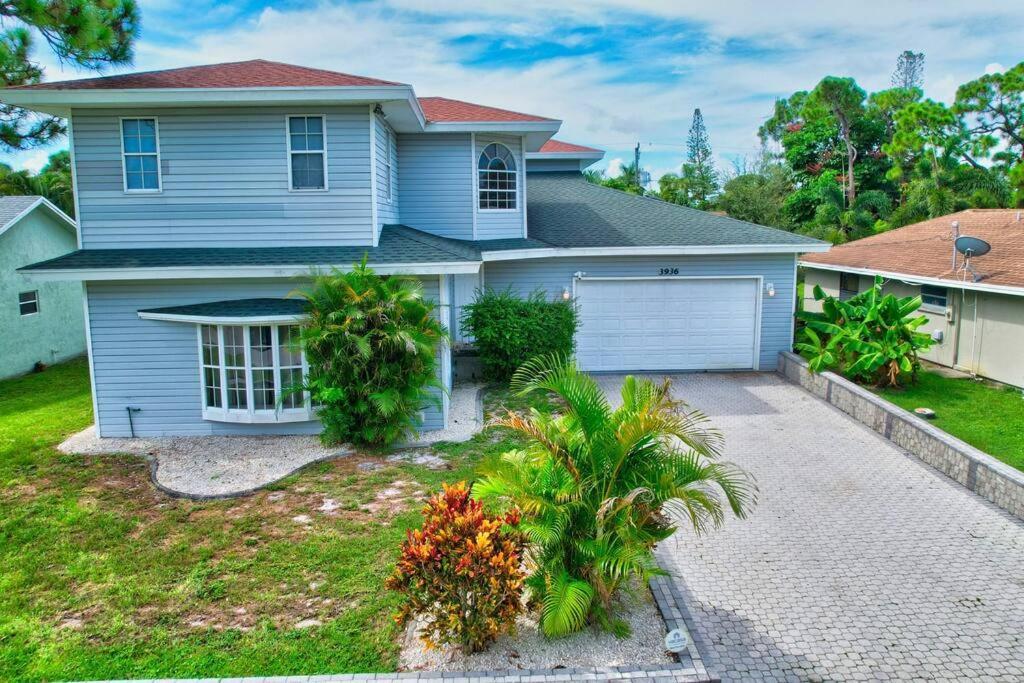 5 Bedroom Mansion With Pool And Non-heated Jacuzzi Games In Boynton Holiday home