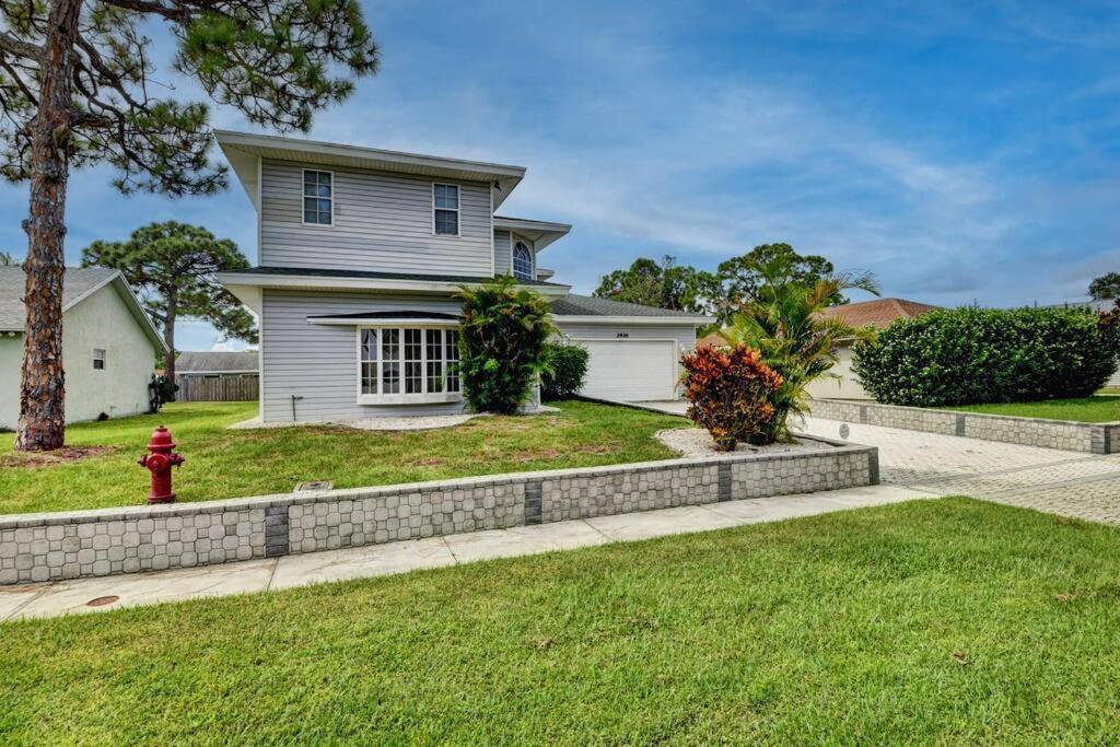5 Bedroom Mansion With Pool And Non-heated Jacuzzi Games In Boynton