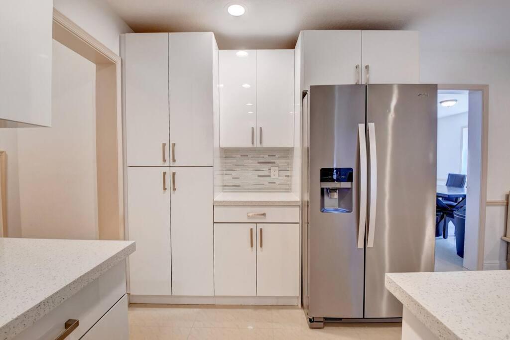 Holiday home 5 Bedroom Mansion With Pool And Non-heated Jacuzzi Games In Boynton *