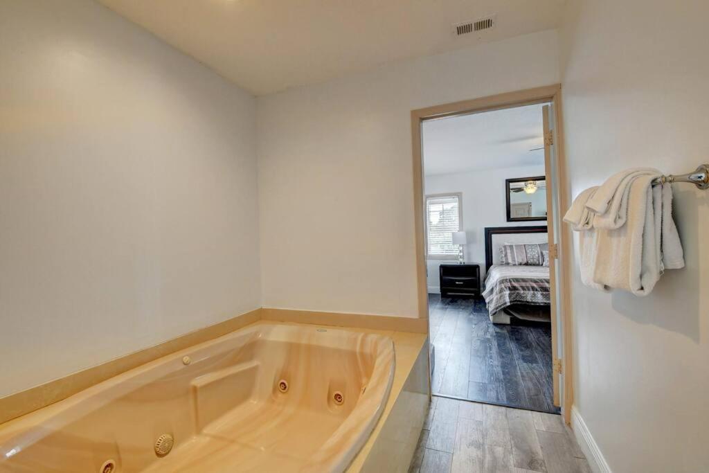 Holiday home 5 Bedroom Mansion With Pool And Non-heated Jacuzzi Games In Boynton Boynton Beach
