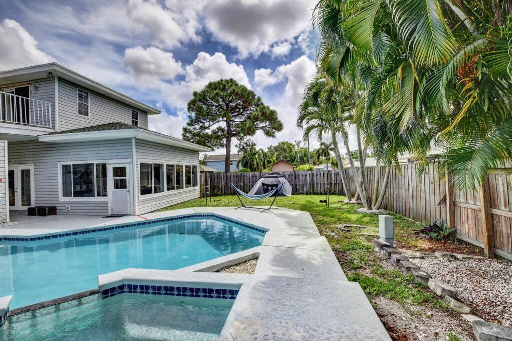5 Bedroom Mansion With Pool And Non-heated Jacuzzi Games In Boynton * Boynton Beach