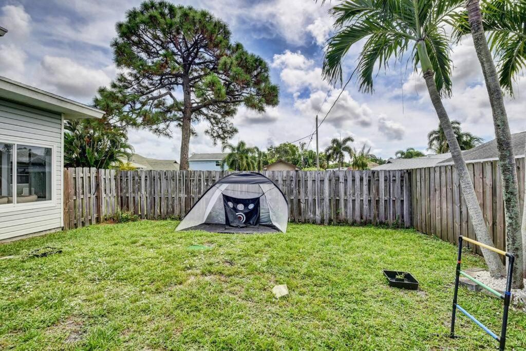 5 Bedroom Mansion With Pool And Non-heated Jacuzzi Games In Boynton * Boynton Beach