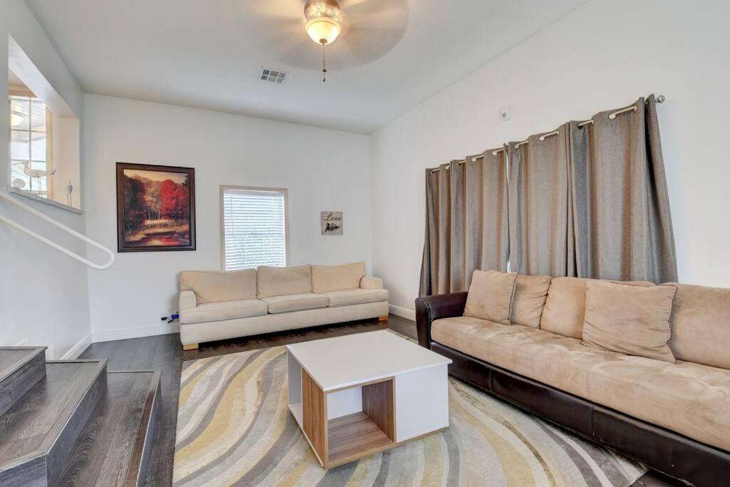 5 Bedroom Mansion With Pool And Non-heated Jacuzzi Games In Boynton