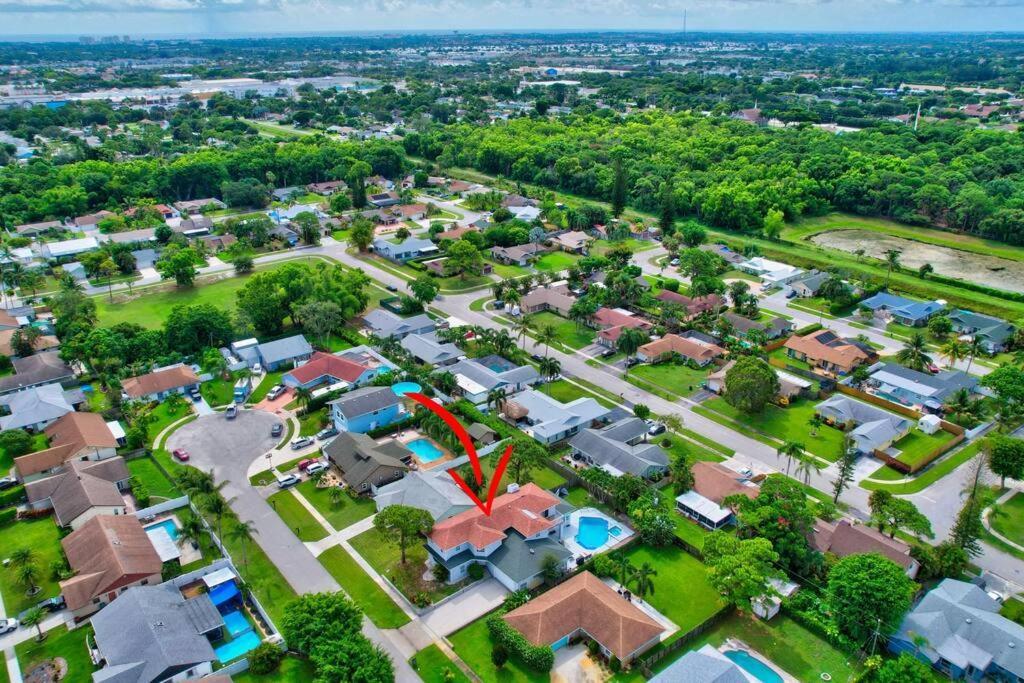 Holiday home 5 Bedroom Mansion With Pool And Non-heated Jacuzzi Games In Boynton *