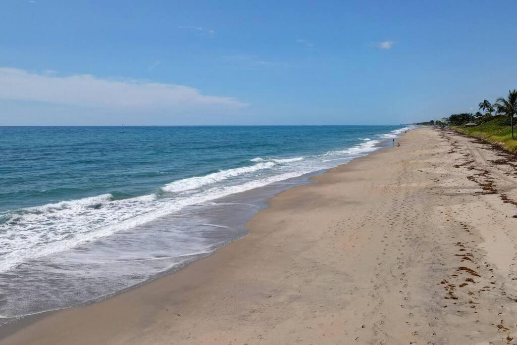 5 Bedroom Mansion With Pool And Non-heated Jacuzzi Games In Boynton * Boynton Beach