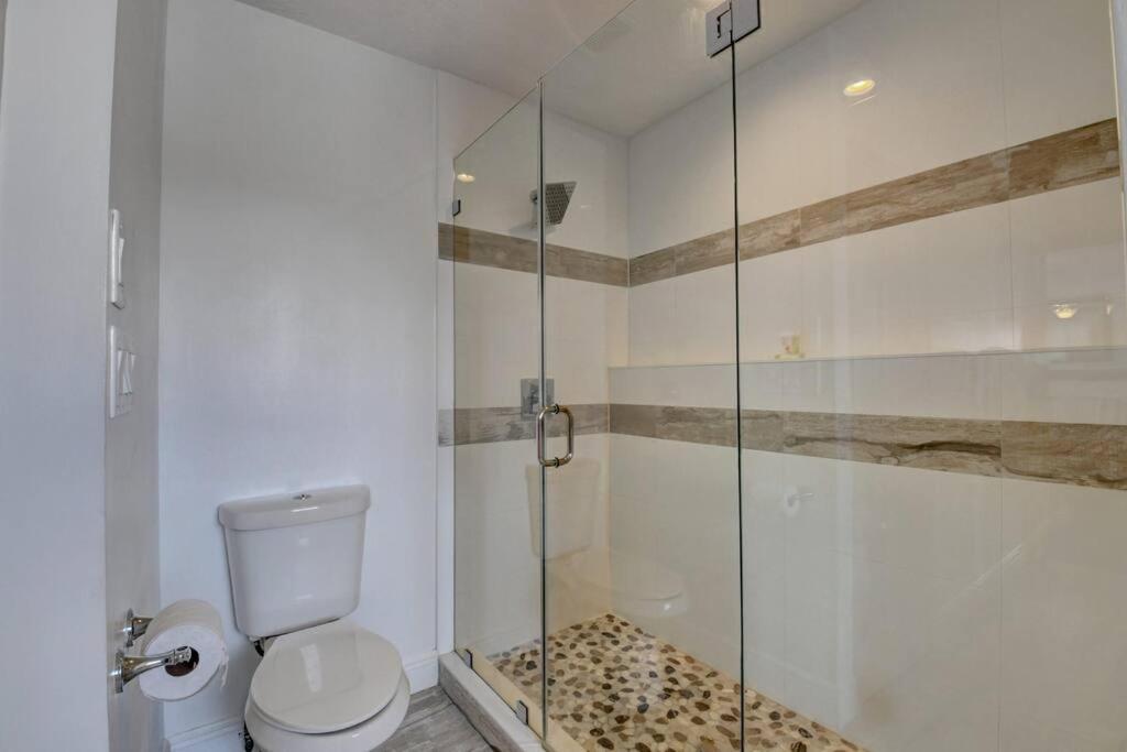 5 Bedroom Mansion With Pool And Non-heated Jacuzzi Games In Boynton