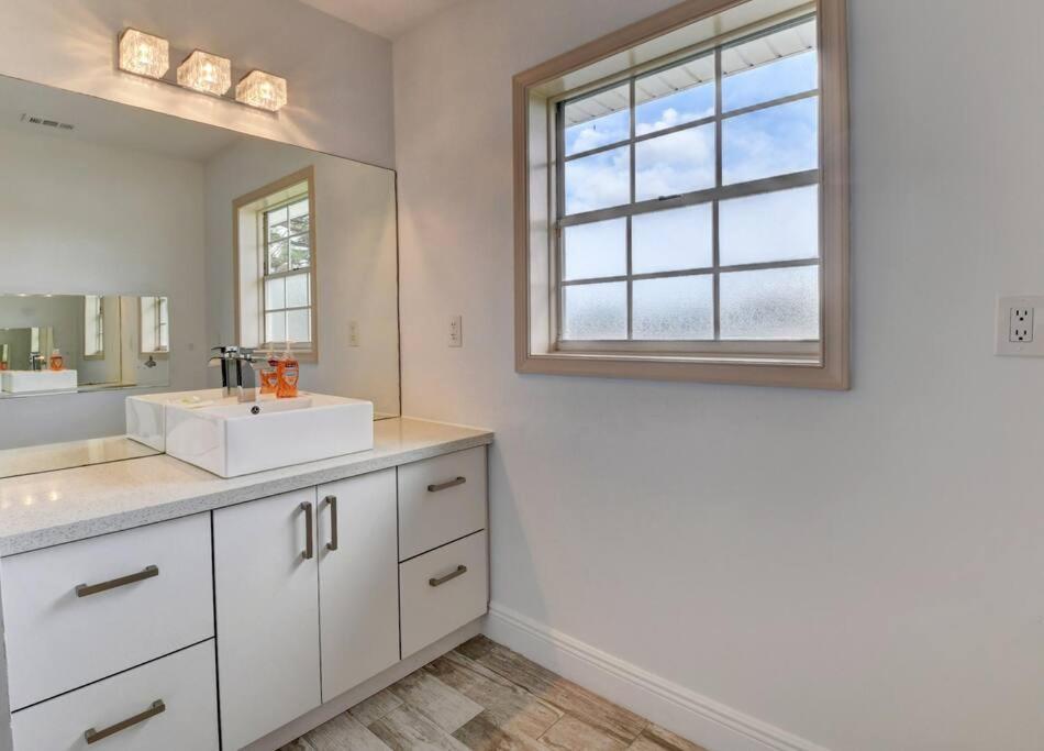 Holiday home 5 Bedroom Mansion With Pool And Non-heated Jacuzzi Games In Boynton *
