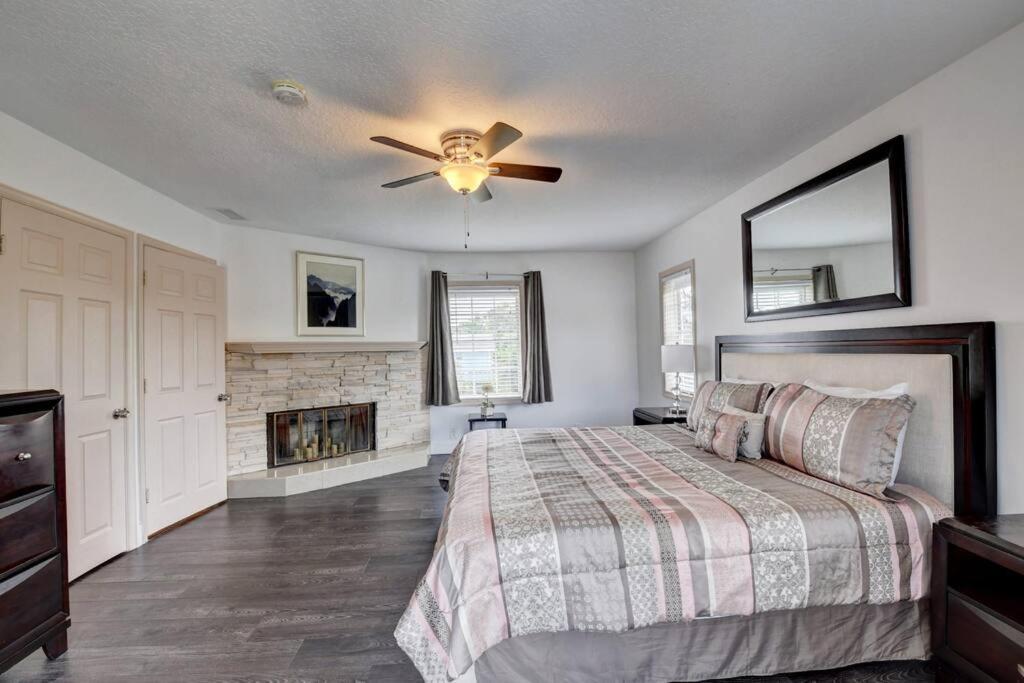 5 Bedroom Mansion With Pool And Non-heated Jacuzzi Games In Boynton Boynton Beach