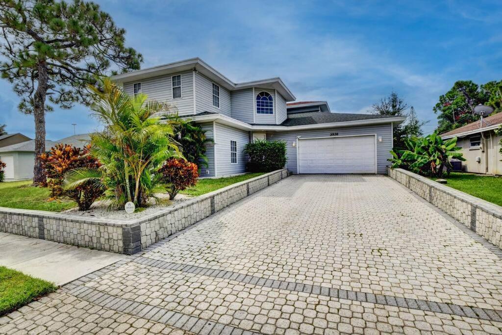 5 Bedroom Mansion With Pool And Non-heated Jacuzzi Games In Boynton *