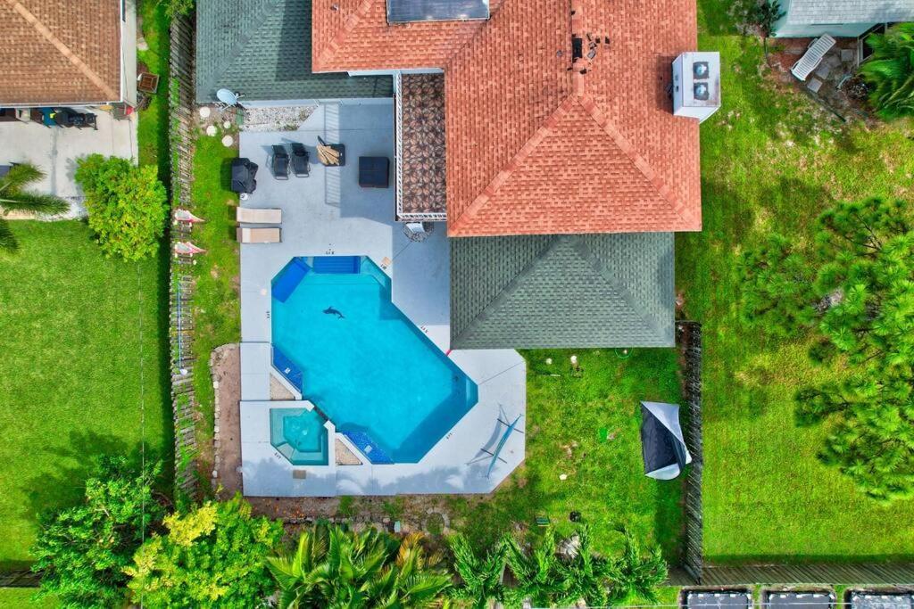 5 Bedroom Mansion With Pool And Non-heated Jacuzzi Games In Boynton Holiday home
