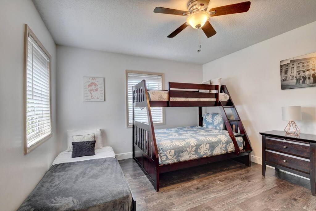 Holiday home 5 Bedroom Mansion With Pool And Non-heated Jacuzzi Games In Boynton Boynton Beach