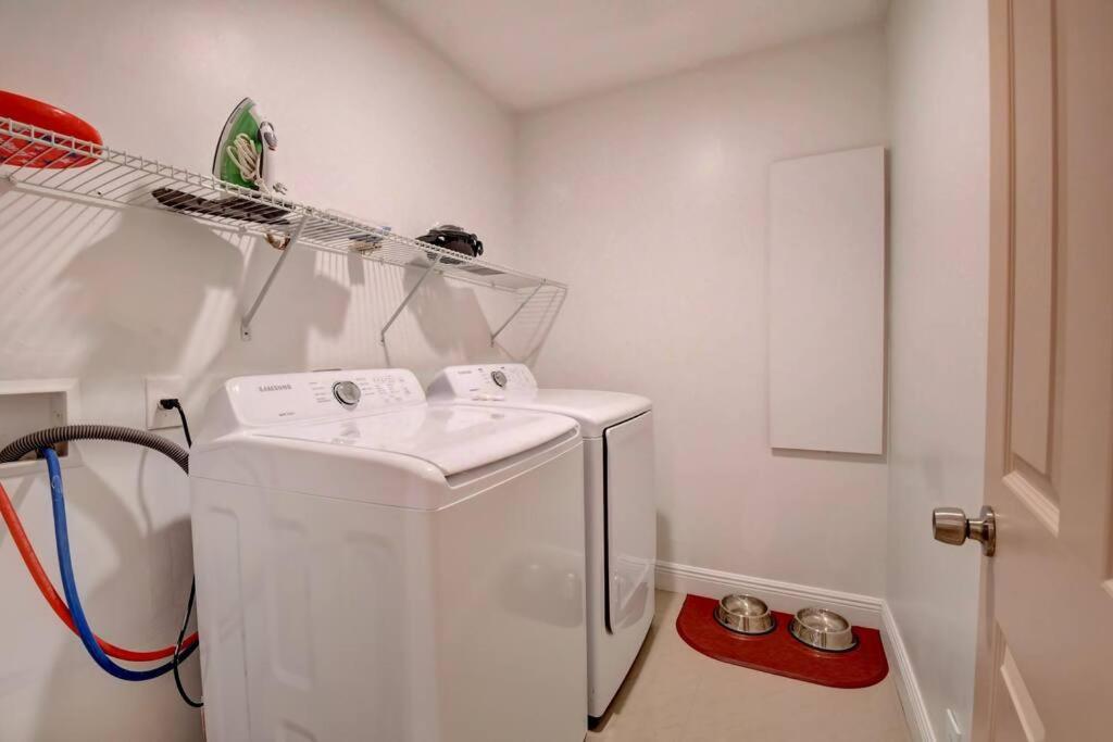Holiday home 5 Bedroom Mansion With Pool And Non-heated Jacuzzi Games In Boynton *
