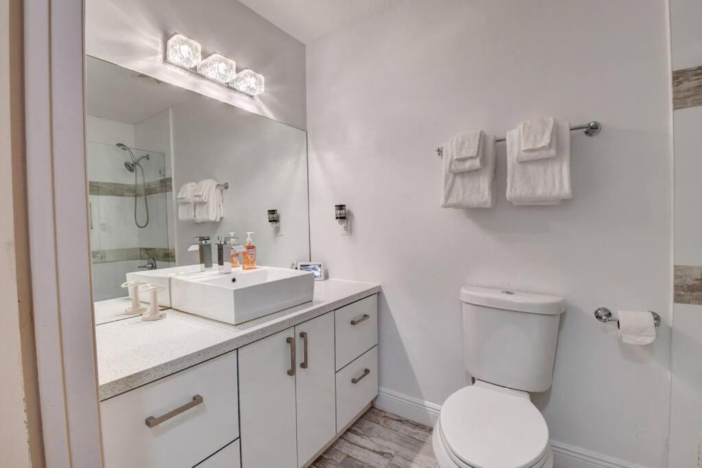 Holiday home 5 Bedroom Mansion With Pool And Non-heated Jacuzzi Games In Boynton *